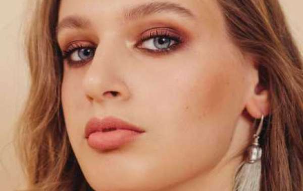 15 of the Very Best Eyeshadows for People with Green Eyes Hand-Picked to Highlight the Already Stunning Natural Beauty o
